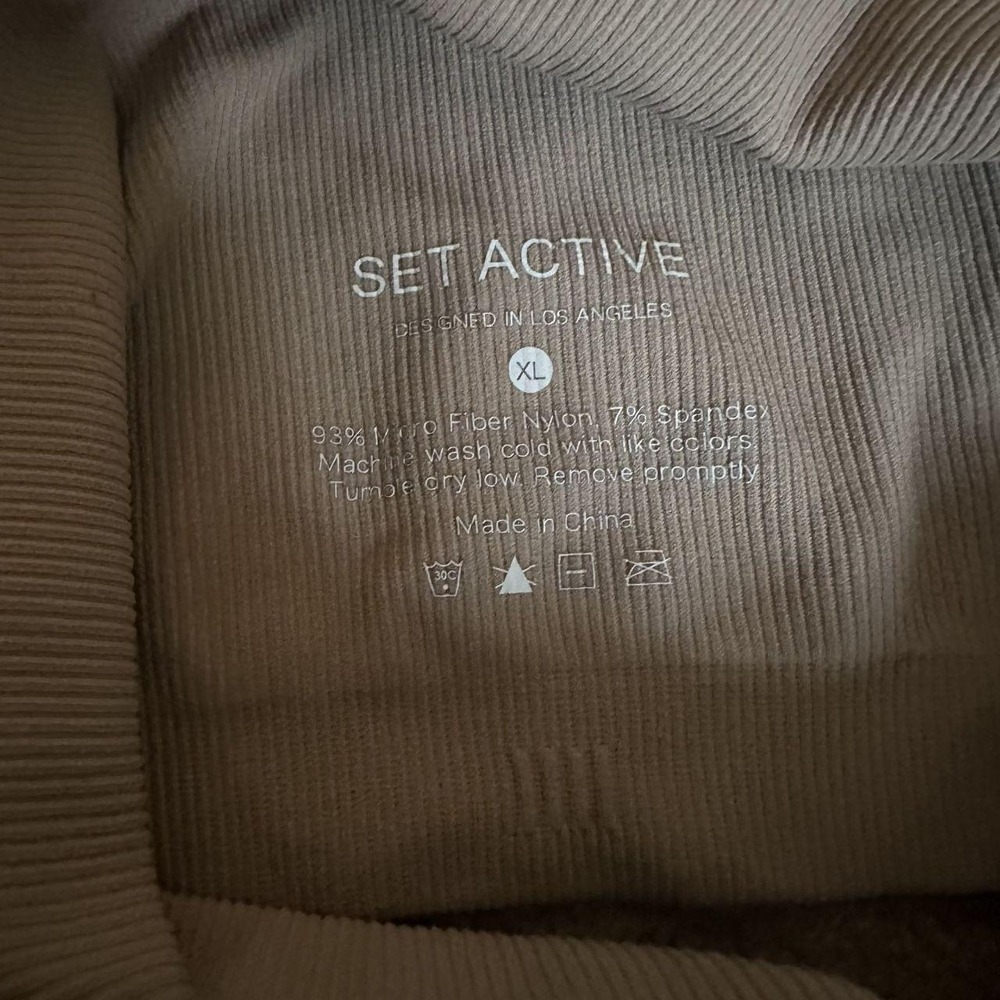 Set Active Crop Top - Picture 4 of 4